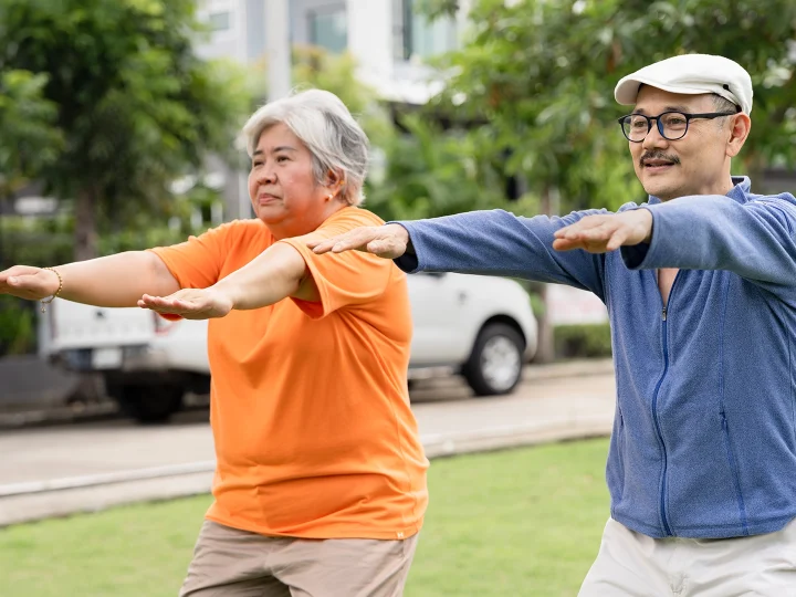 8 Olahraga untuk Lansia: Jenis, Manfaat & Tips Aman